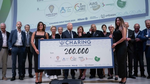 Consegna dell'assegno simbolico