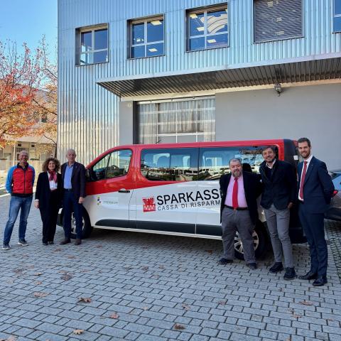 Übergabe des Kleinbusses