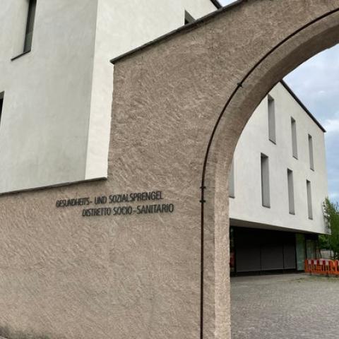 Eingang zu den Büros eines Sozialdienstes
