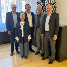 L'Assessore provinciale Philipp Achammer insieme con i suoi quattro ospiti.
