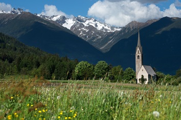Der Kirchturm in Pfalzen